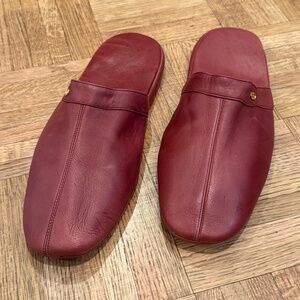 Men's Gucci Red Slippers with matching travel zipper pouch, purchased in Italy